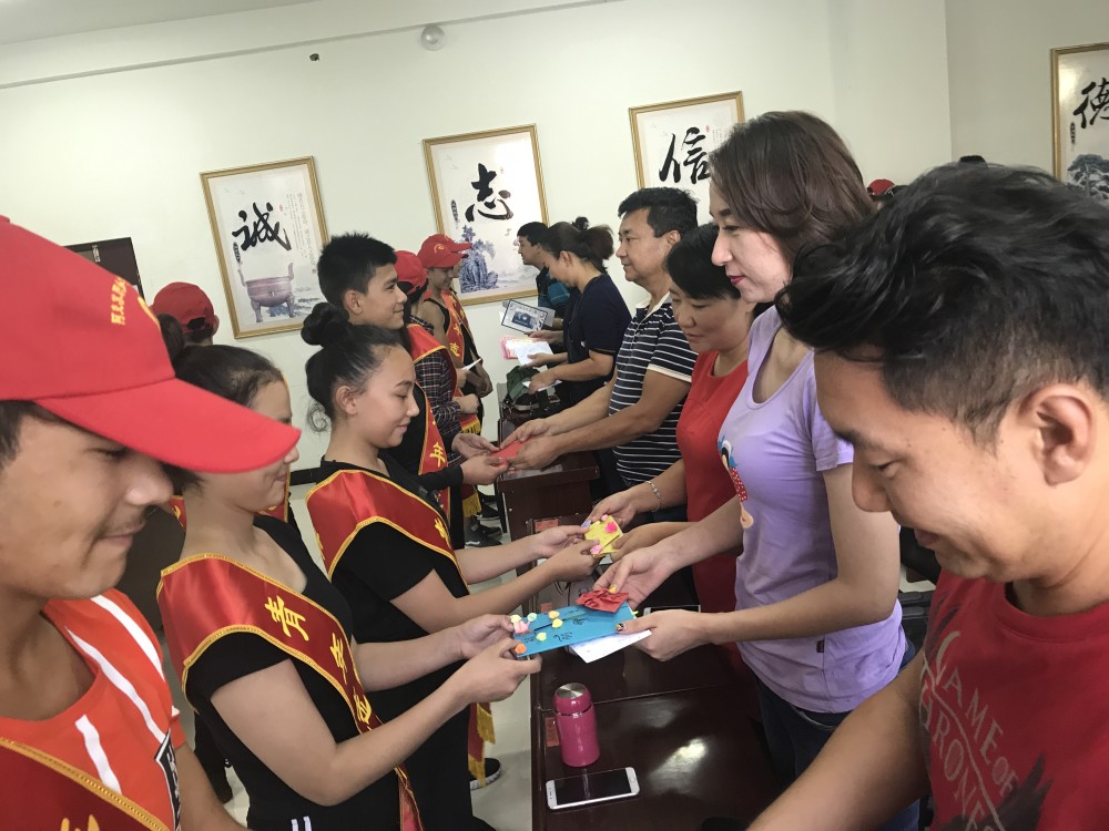 新葡的京集团8814艺术系开展“歌师恩 赞师美”主题志愿服活动