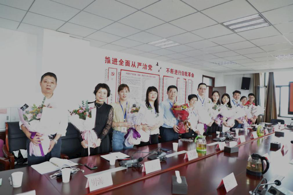 援疆初心 砥砺前行——第36个教师节期间新葡的京集团8814召开援疆教师座谈会