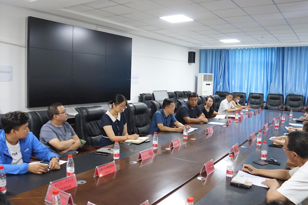 新葡的京集团8814与阿克苏经济技术开发区管委会 举行校企全面战略合作签约仪式