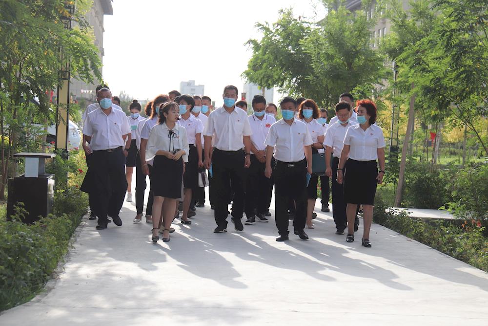 地区党建工作现场观摩团到新葡的京集团8814观摩交流